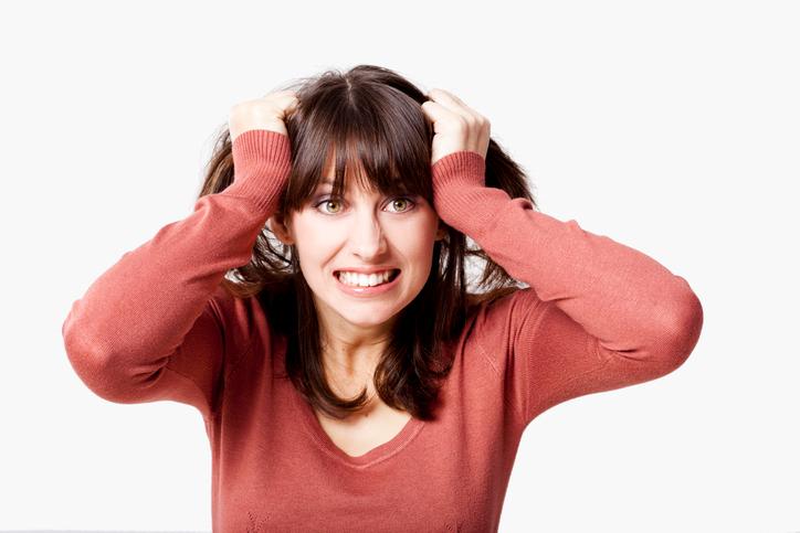 Pourquoi votre coloration permanente tient moins bien sur cheveux déjà colorés ?